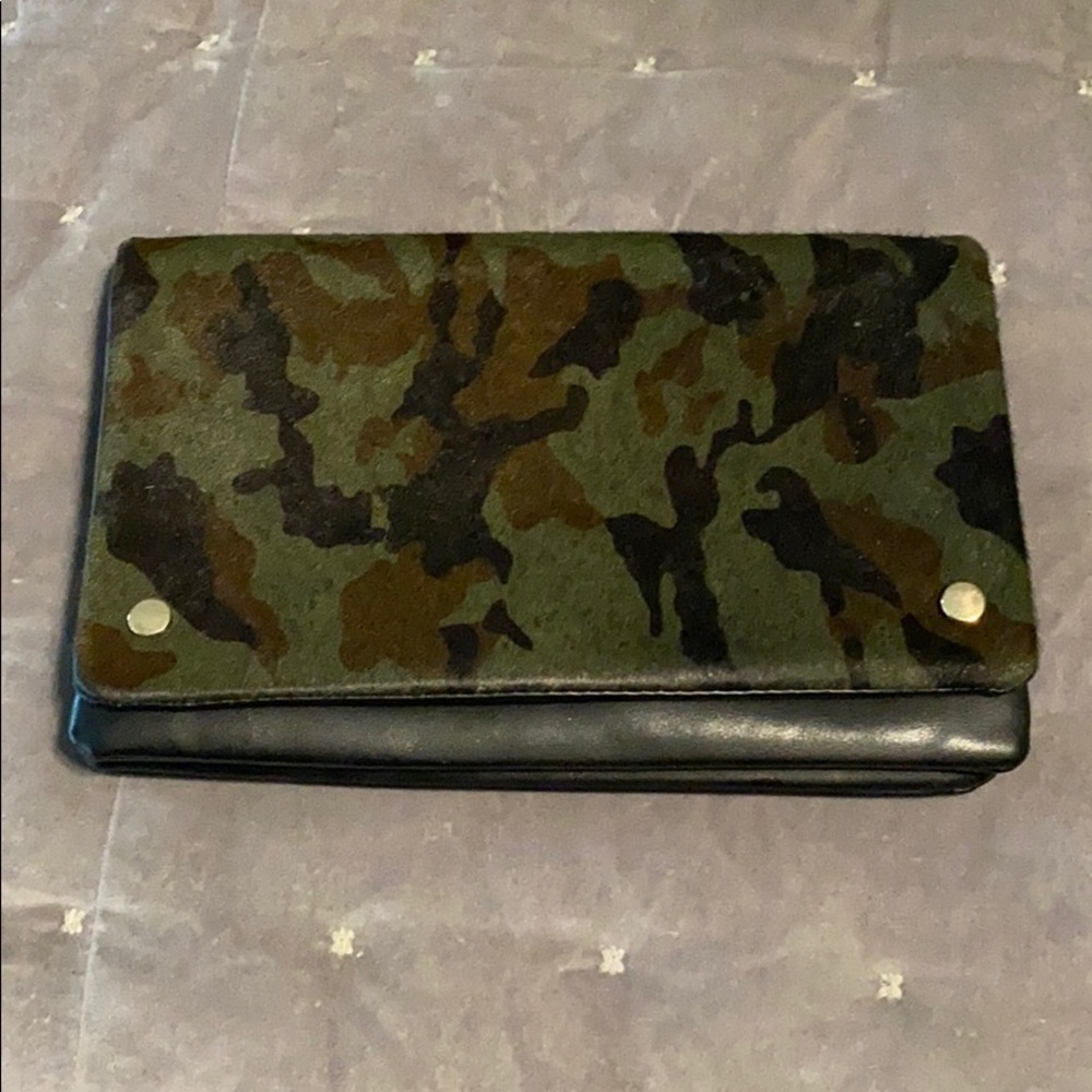 Crossbody camo purse